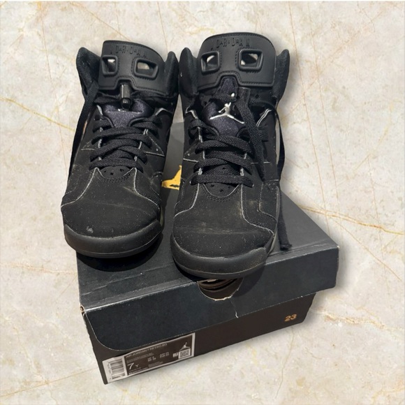 Air Jordan 6 Retro BG Sneakers - 7Y - Picture 1 of 7